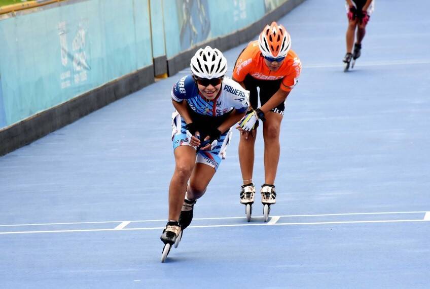 patinadoras compitiendo