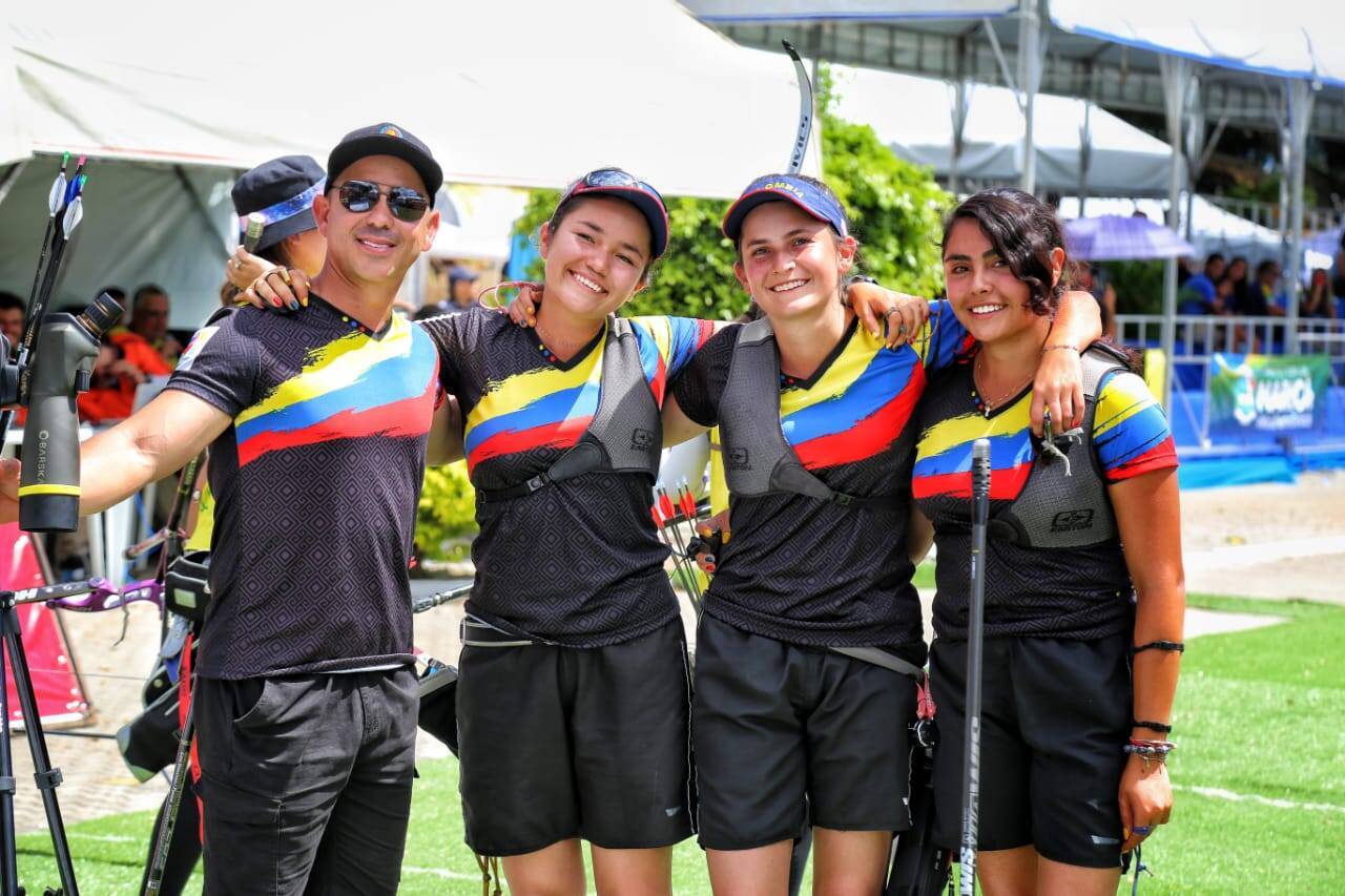  equipo femenino de arco