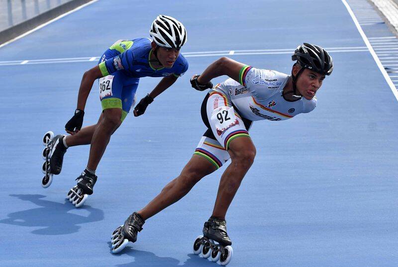 patinadores compitiendo