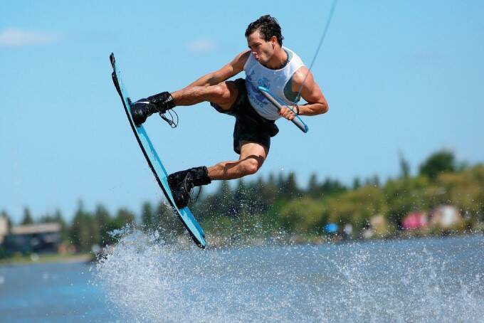 Jorge Rocha compitiendo wakboard