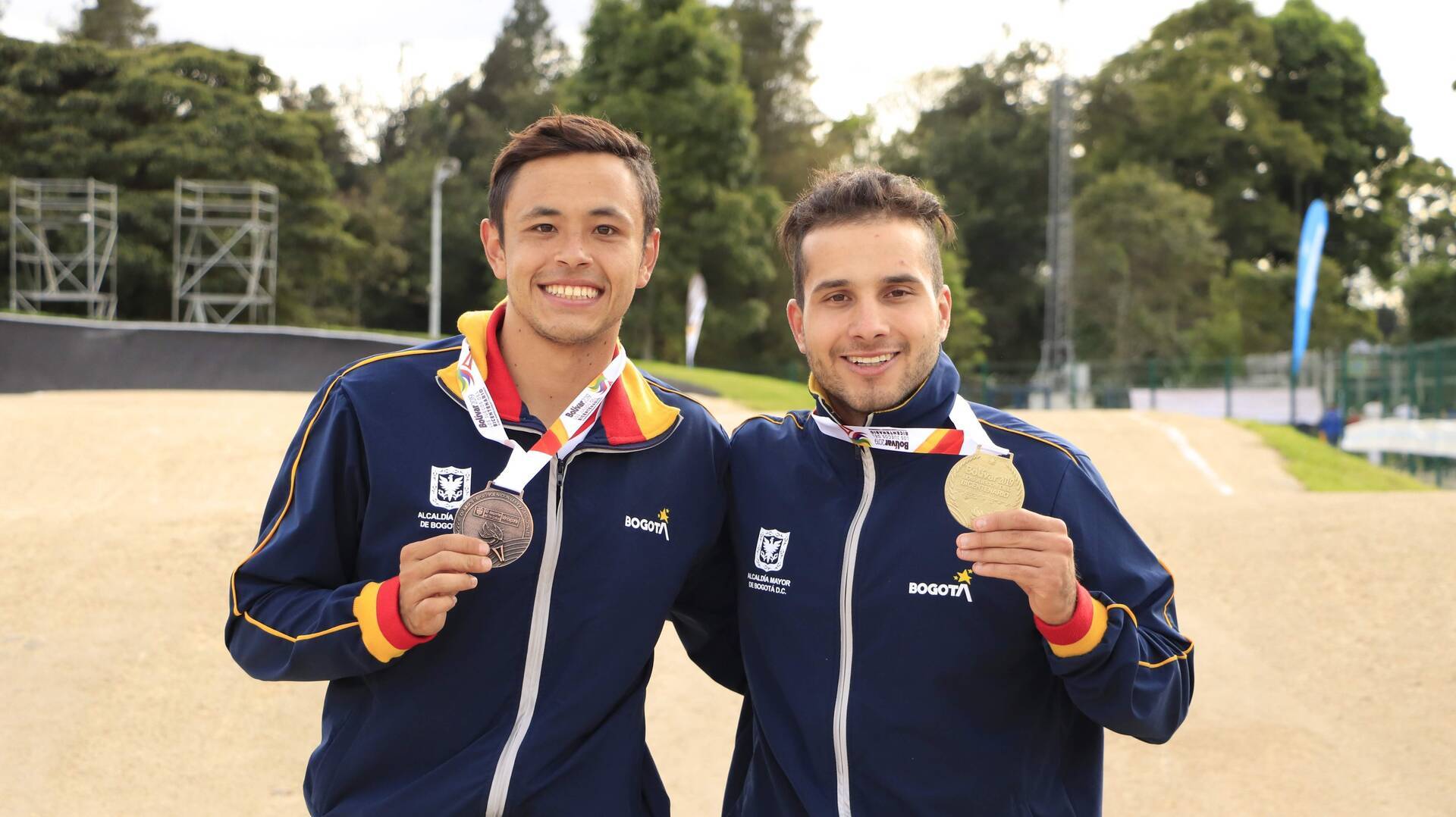Miguel Calixto y Carlos Ramírez con medallas