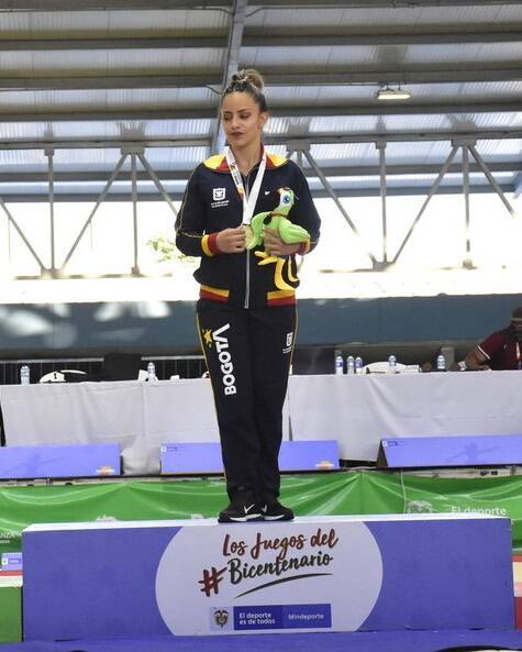 deportista con medalla