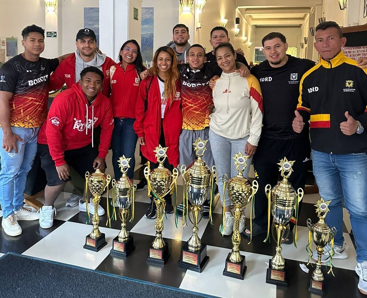 En la última jornada, los 4 oros logrados por Natalia Hernández (C20), Diego Dueñas (C4), Eulices León (C2) y Esneider Muñoz (C3), ratificaron el dominio y el triunfo del Equipo Bogotá en este campeonato, que ahora sigue con las pruebas de pista en Duitama.