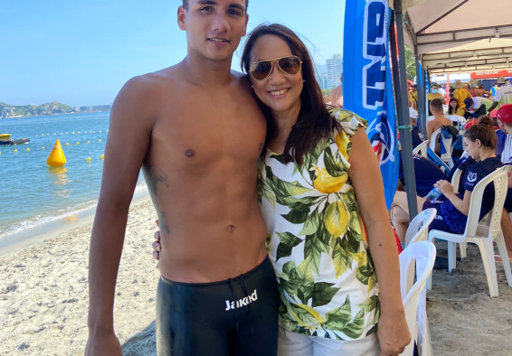 Alexander Jiménez y su mamá, Luz Mila Ramírez, a quien le dedica todos sus triunfos. Foto cortesía álbum familiar.