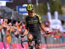 Esteban Chaves celebrando