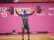 Santiago Rodallegas levantando pesas