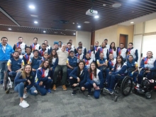 l alcalde Enrique Peñalosa y deportistas