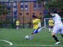 Equipos femeninos de fútbol en competencia