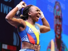 Yenny Sinisterra expresando felicidad 