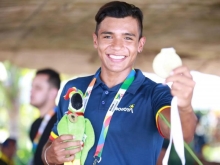 Alejandro Rodríguez y su medalla