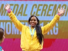Leidy Solís celebrando en el podio
