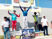 Miguel Calixto en lo más alto del podio en Curazao.