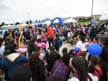 Personas participan de actividades en parque