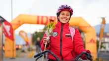 Mujer en bicicleta