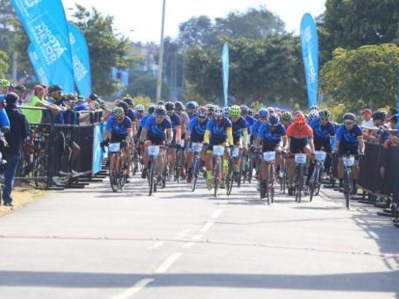 Ciclistas en competencia