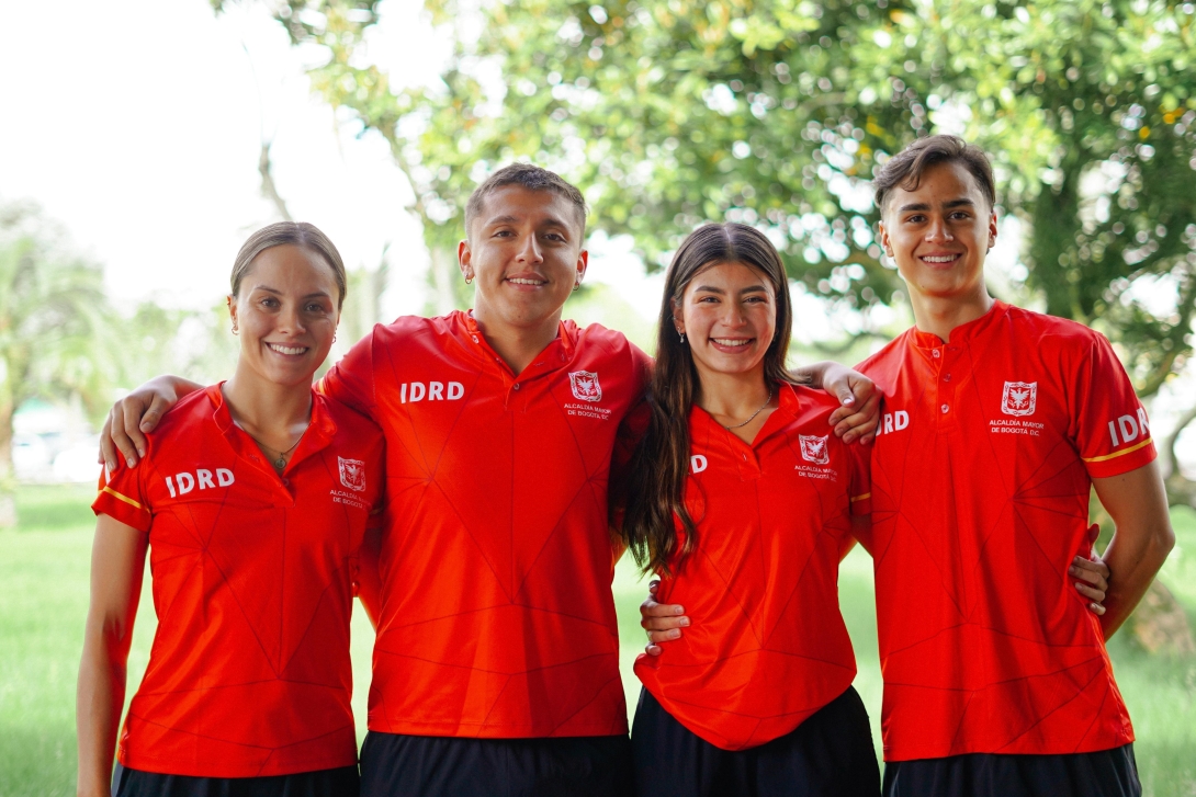 Cuatro de los bogotanos que estarán en el Mundial de Natación con Aletas. Están (izq. a der.) Paula Aguirre, Juan Felipe Moreno, Natalie Montoya y Samuel Roa. Foto IDRD.