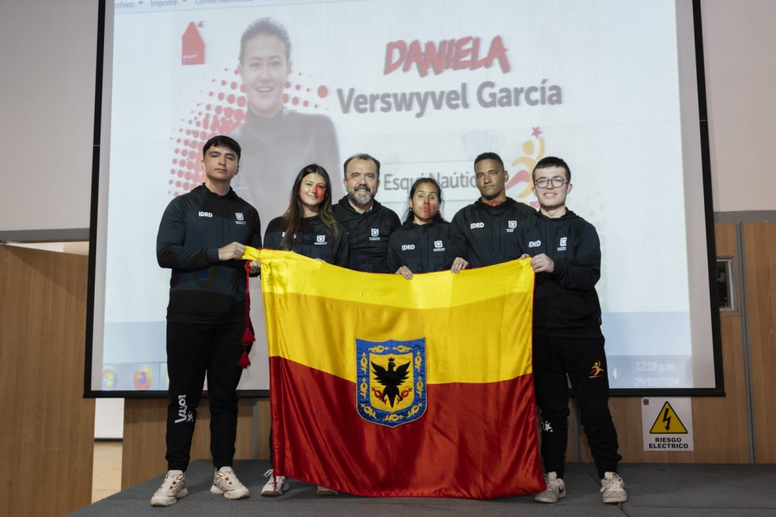 Entrega simbólica a los deportistas abanderados