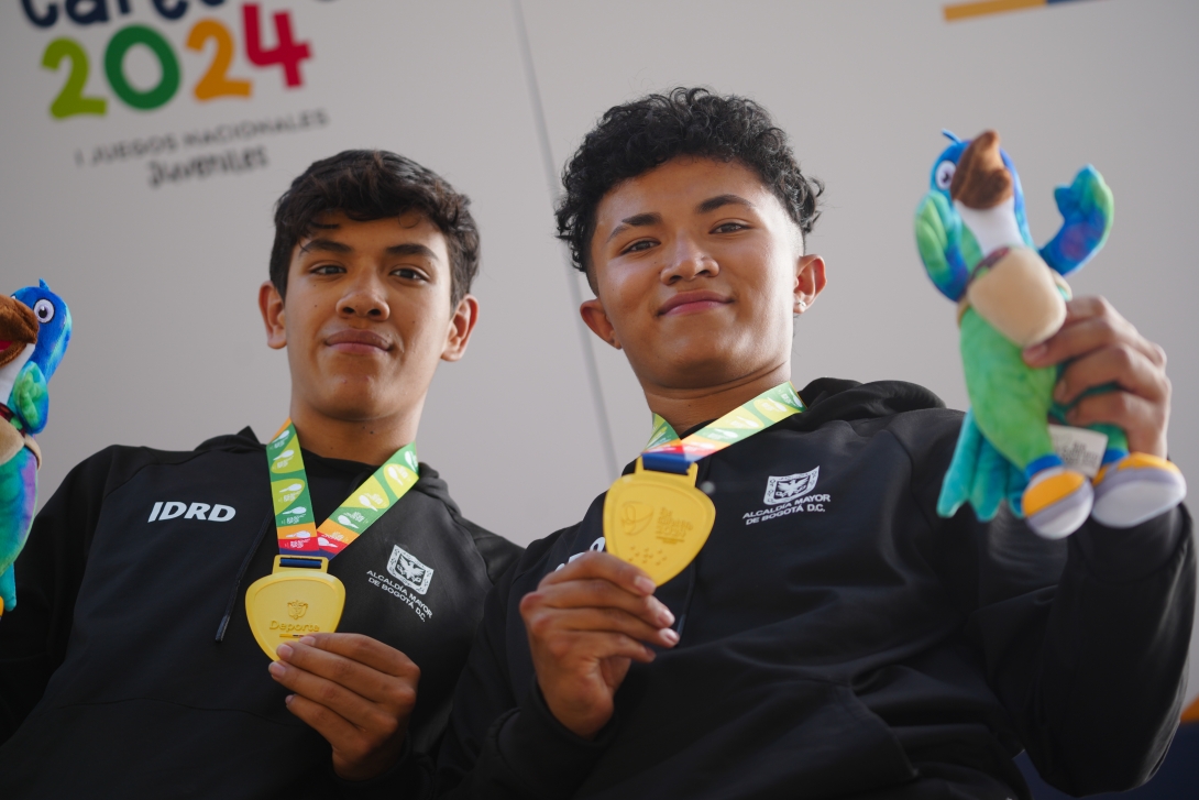 John Reyes (deportista) y Yesid Barrera (piloto) Oro en la CRI clase B tándem